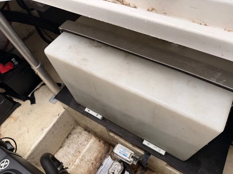 Slide: The Image of Monterey 295 Sport Yacht 2018 - 18