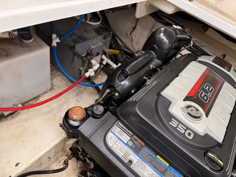 Slide: The Image of Monterey 295 Sport Yacht 2018 - 19