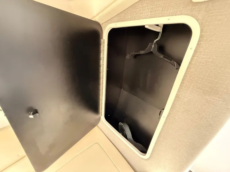 Slide: The Image of Monterey 295 Sport Yacht 2018 - 24