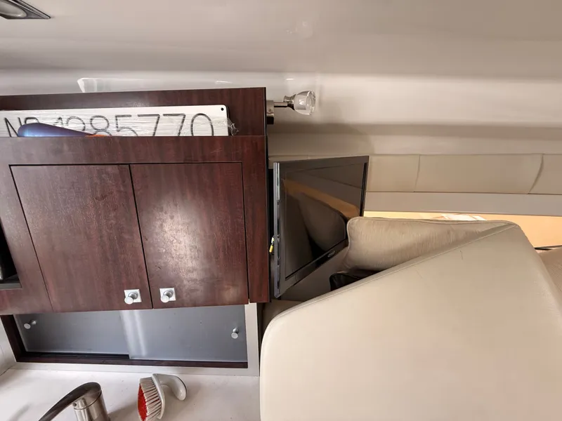 Slide: The Image of Monterey 295 Sport Yacht 2018 - 27