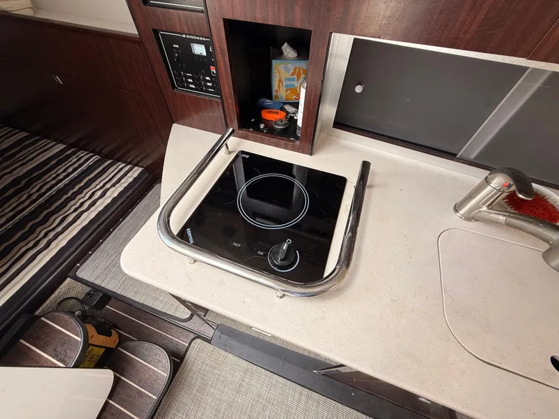 Slide: The Image of Monterey 295 Sport Yacht 2018 - 28