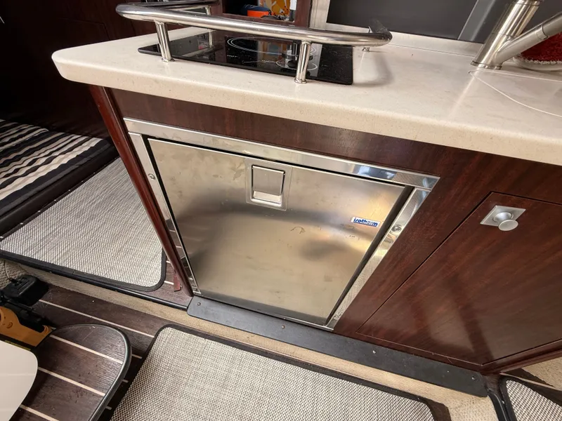 Slide: The Image of Monterey 295 Sport Yacht 2018 - 29