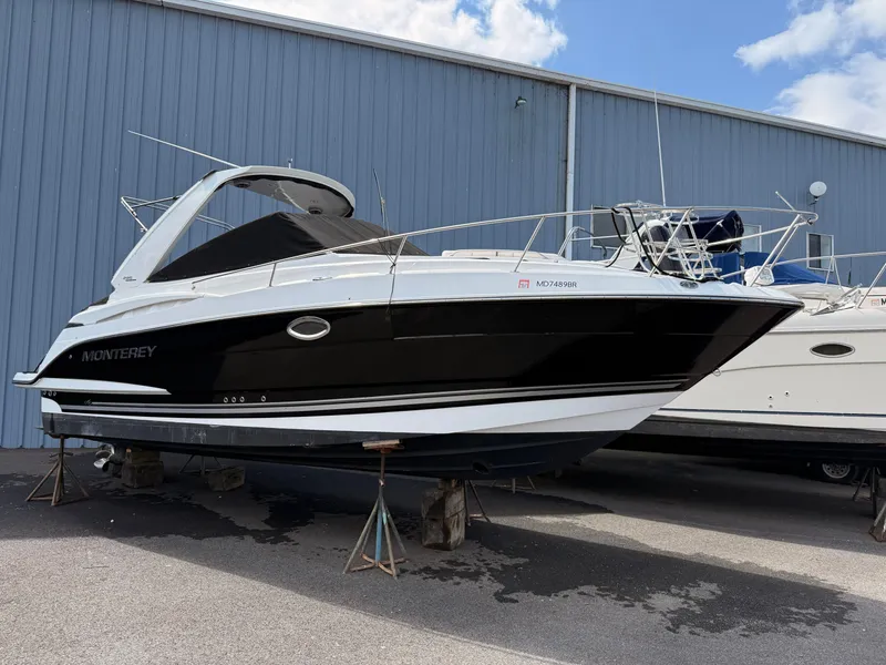 Slide: The Image of Monterey 295 Sport Yacht 2018 - 3