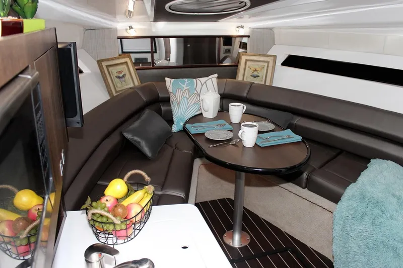 Slide: The Image of Monterey 295 Sport Yacht 2018 - 37