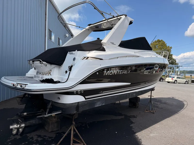 Slide: The Image of Monterey 295 Sport Yacht 2018 - 4