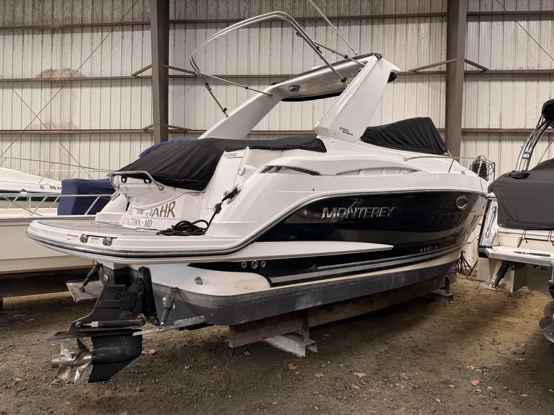 Slide: The Image of Monterey 295 Sport Yacht 2018 - 6