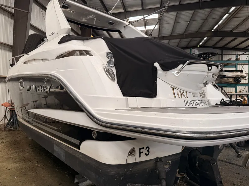 Slide: The Image of Monterey 295 Sport Yacht 2018 - 7