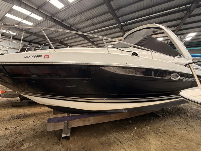 Slide: The Image of Monterey 295 Sport Yacht 2018 - 9