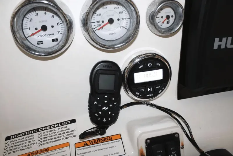 Slide: The Image of NauticStar 2000 XS Offshore 2014 - 10