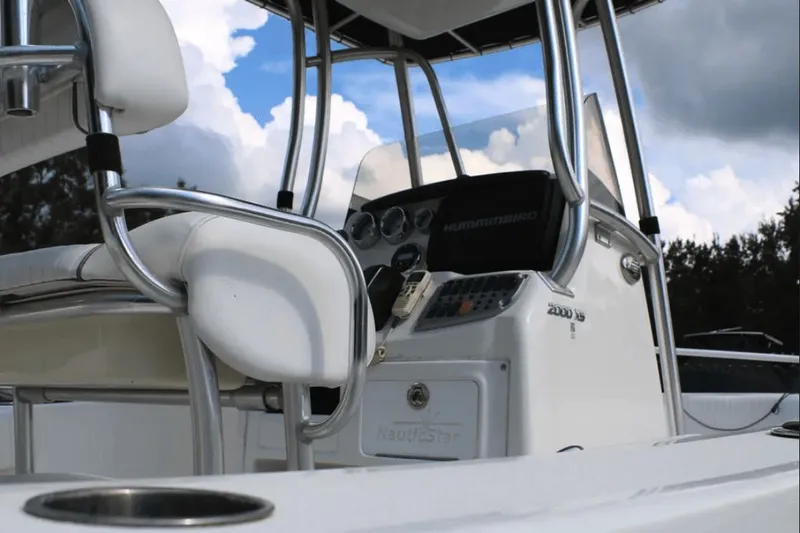 Slide: The Image of NauticStar 2000 XS Offshore 2014 - 15