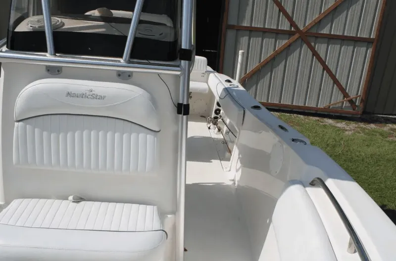 Slide: The Image of NauticStar 2000 XS Offshore 2014 - 7