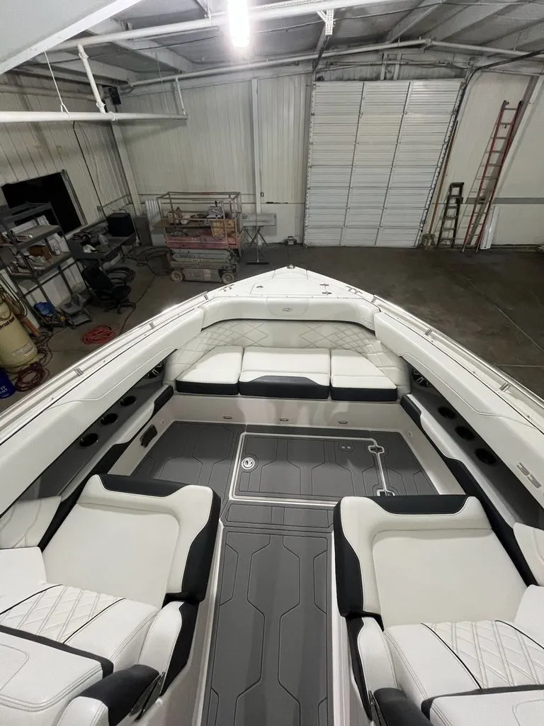 Slide: The Image of Regal 33 OBX 2022 - 10