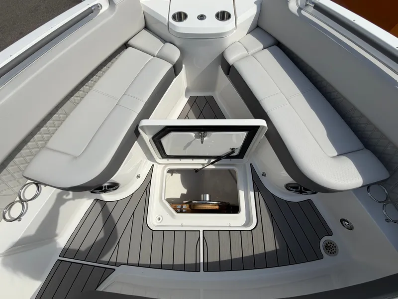 Slide: The Image of Interior of Sea Ray SLX 400 yacht, model year 2026. - 44