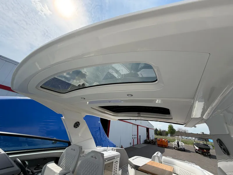 Slide: The Image of Sea Ray SLX 400 2026 - 48