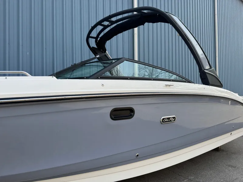Slide: The Image of Sea Ray SDX 290 2026 - 1