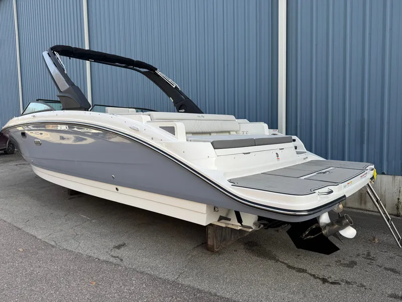 Slide: The Image of Sea Ray SDX 290 2026 - 2