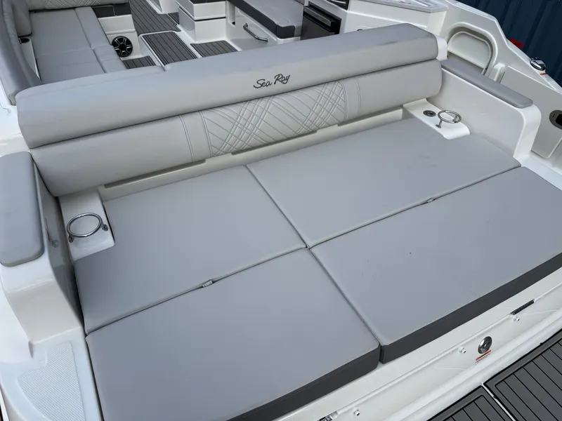 Slide: The Image of Sea Ray SDX 290 2026 - 25
