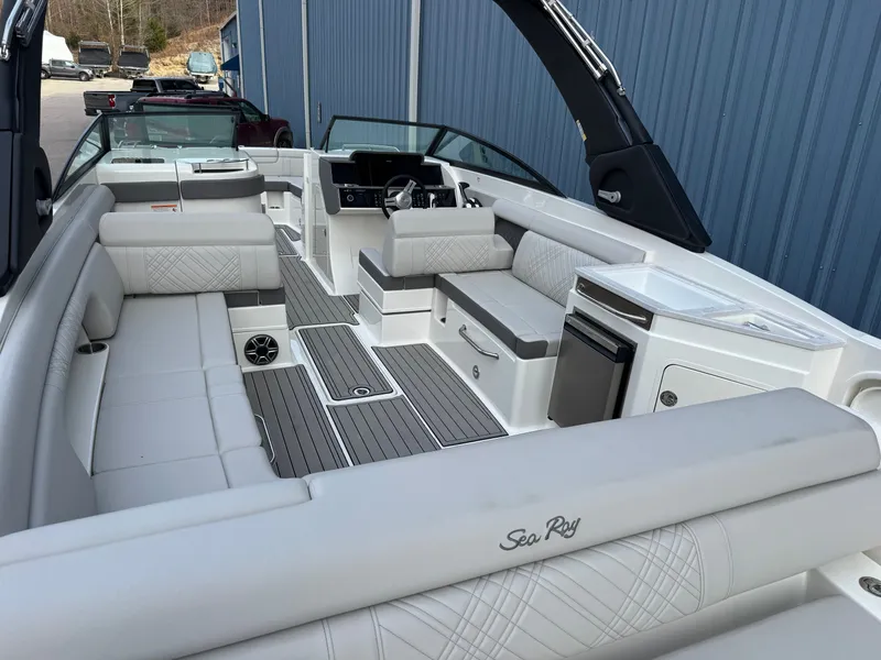 Slide: The Image of Sea Ray SDX 290 2026 - 29