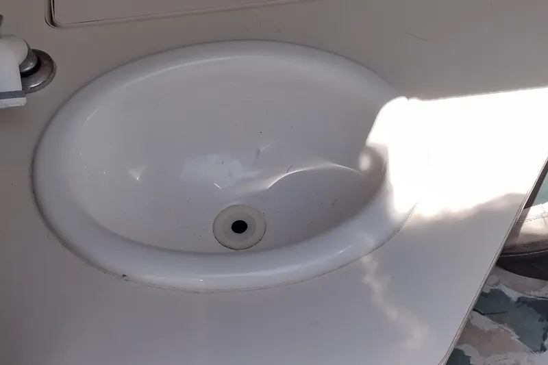 Slide: The Image of White sink on a 1999 Sea Ray 215 Express Cruiser boat. - 14