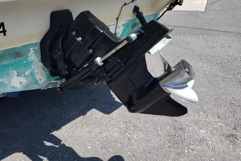 Slide: The Image of 1999 Sea Ray 215 Express Cruiser outboard motor and propeller detail. - 6