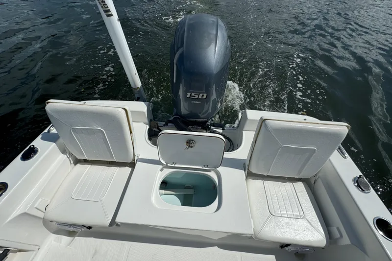 Slide: The Image of 2016 Sea Hunt BX 20 BR boat with Yamaha 150 engine on water. - 25