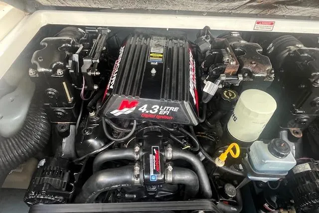 Slide: The Image of Engine of a 2000 Sea Ray 270 Sundancer boat, featuring a 4.3-liter EFI system. - 19