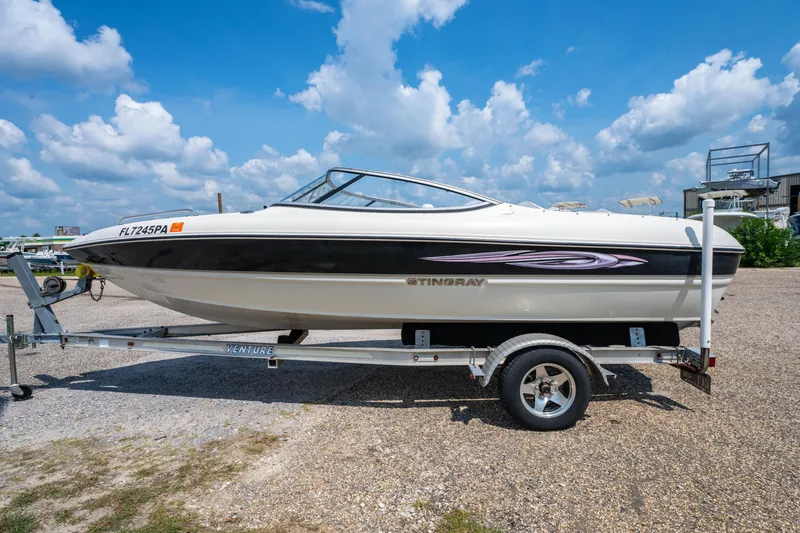 Slide: The Image of 2010 Stingray 195LX boat on trailer under a blue sky. - 7