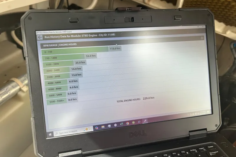 Slide: The Image of Laptop displaying engine hours data for 2005 Sea Ray 260 Sundancer. - 21
