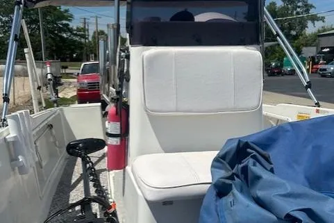 Slide: The Image of 2000 Hydra-Sports 175 boat interior with seating, fire extinguisher, and blue cover. - 7