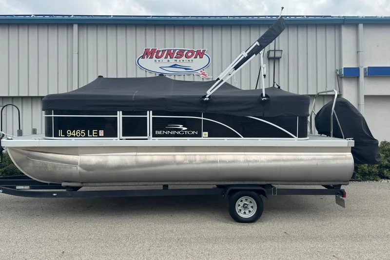 Slide: The Image of 2023 Bennington 20 SL pontoon boat with black cover at Munson Ski & Marine. - 5
