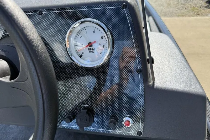 Slide: The Image of Dashboard of 2026 Tracker BASS TRACKER® Classic XL with RPM gauge. - 14