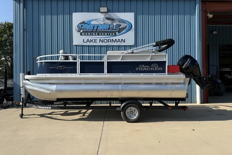 The Image of 2026 Sun Tracker Bass Buggy 16 XL Select pontoon boat at Foothills Marine Center. - 2
