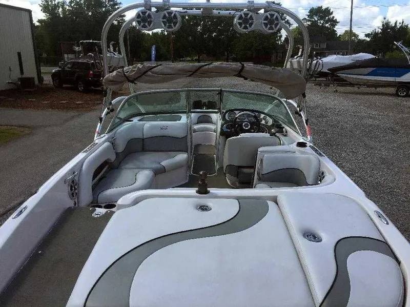 Slide: The Image of Correct Craft Super Air Nautique SV211 2005 - 13