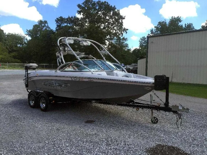 Slide: The Image of Correct Craft Super Air Nautique SV211 2005 - 9