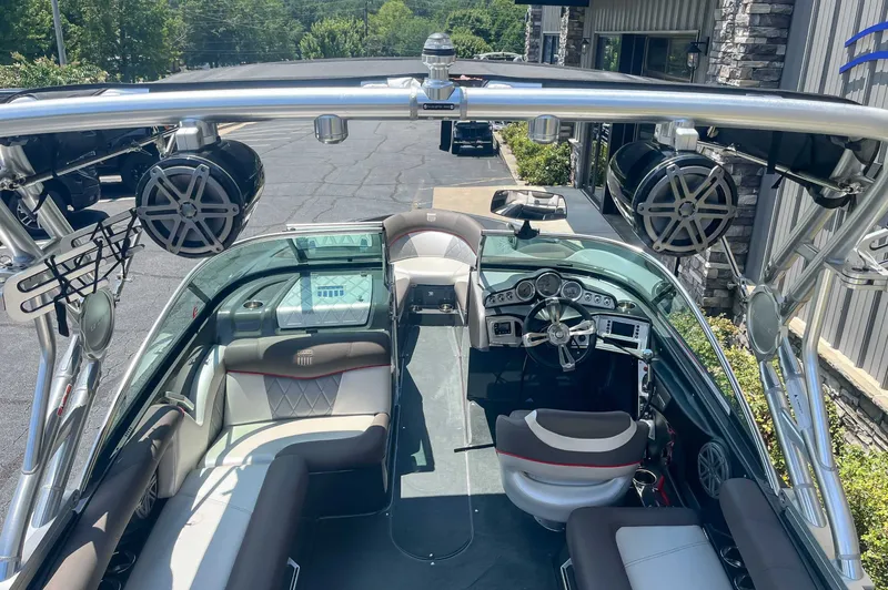 Slide: The Image of MasterCraft X10 2014 - 11