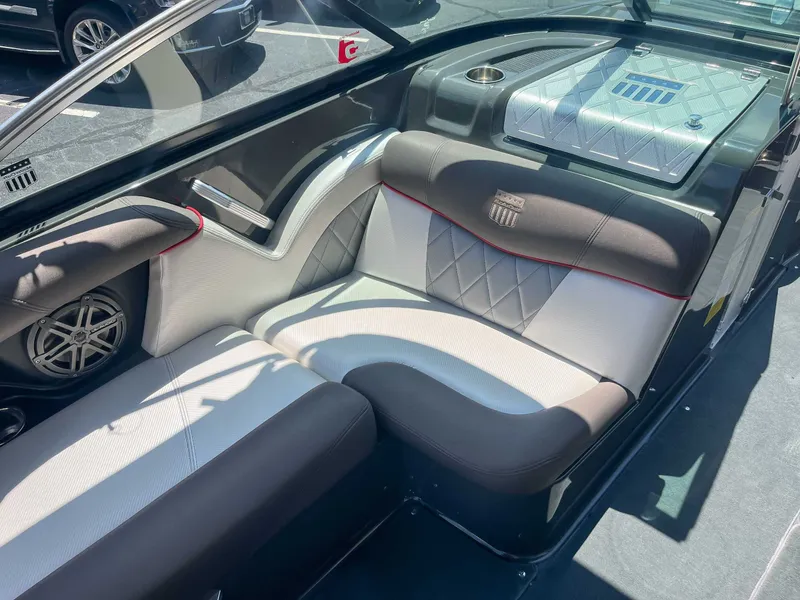 Slide: The Image of MasterCraft X10 2014 - 14