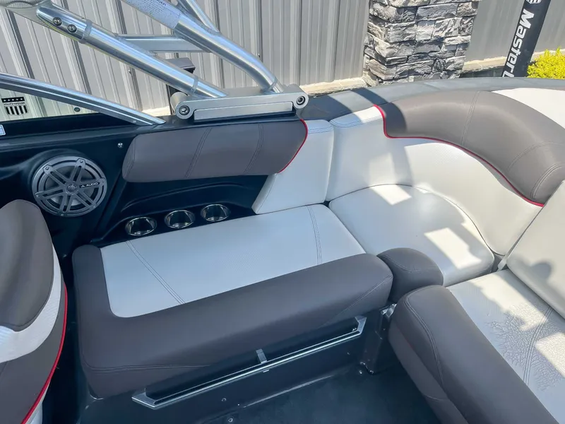 Slide: The Image of MasterCraft X10 2014 - 18