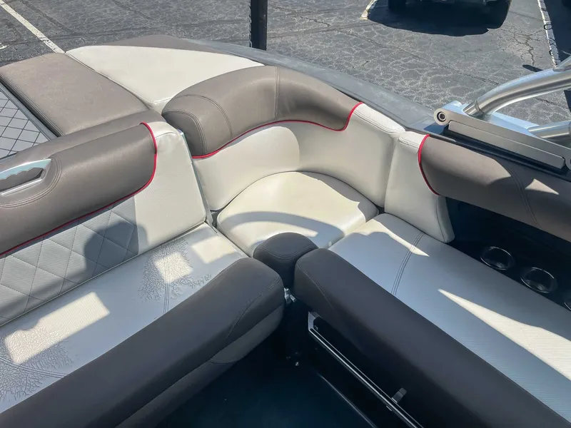 Slide: The Image of MasterCraft X10 2014 - 20