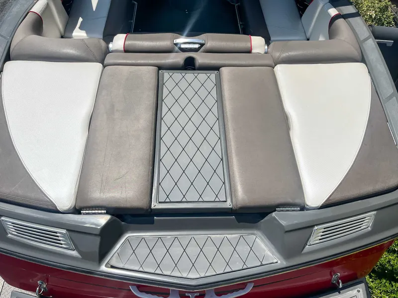 Slide: The Image of MasterCraft X10 2014 - 9