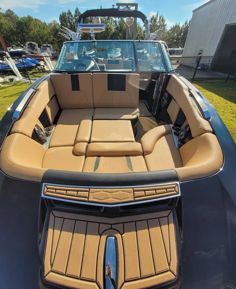 Slide: The Image of MasterCraft X26 2020 - 10