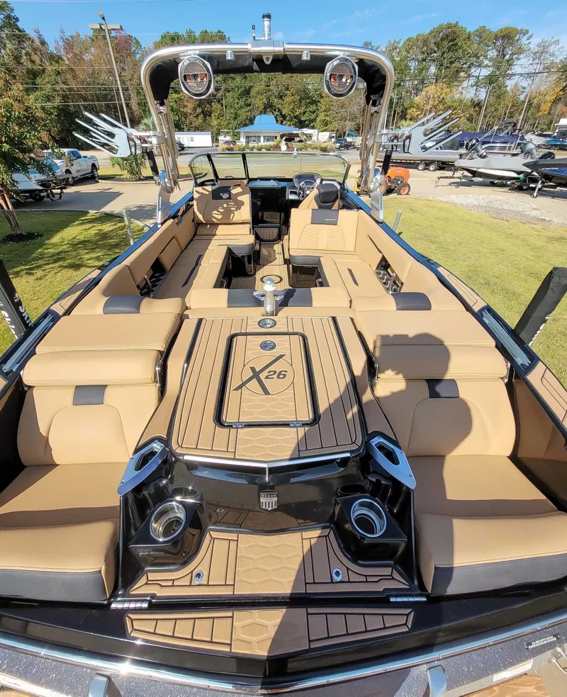Slide: The Image of MasterCraft X26 2020 - 11