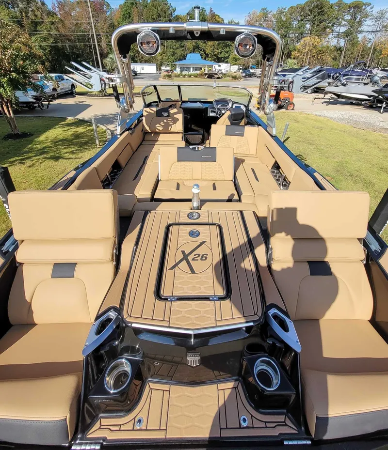 Slide: The Image of MasterCraft X26 2020 - 12