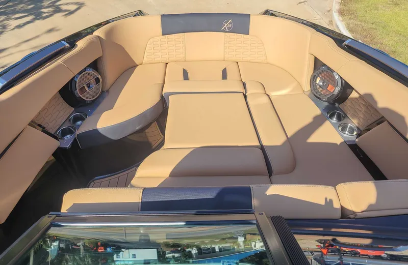 Slide: The Image of MasterCraft X26 2020 - 13