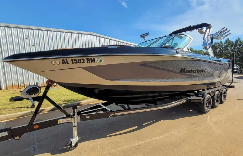 Slide: The Image of MasterCraft X26 2020 - 3