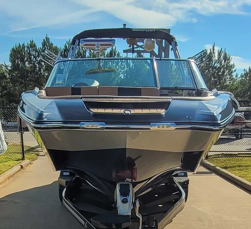 Slide: The Image of MasterCraft X26 2020 - 4