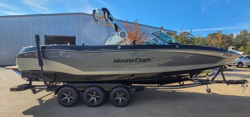Slide: The Image of MasterCraft X26 2020 - 6