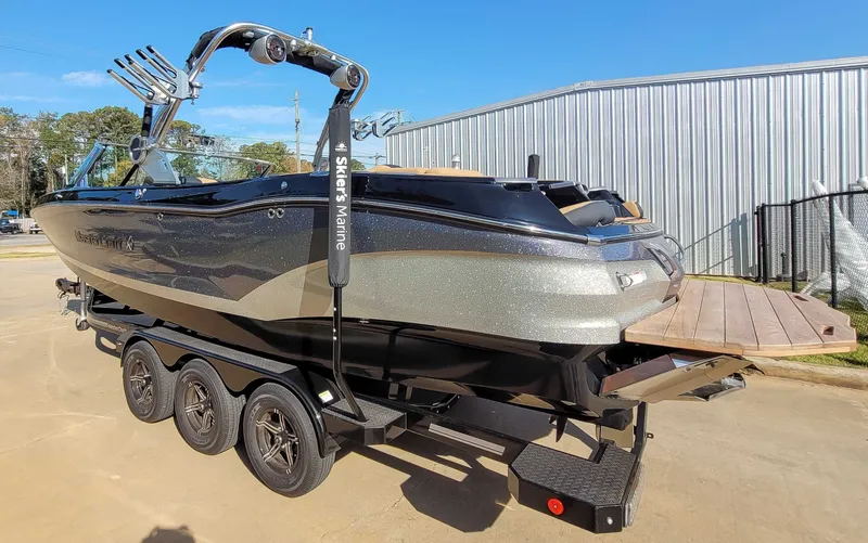 Slide: The Image of MasterCraft X26 2020 - 8