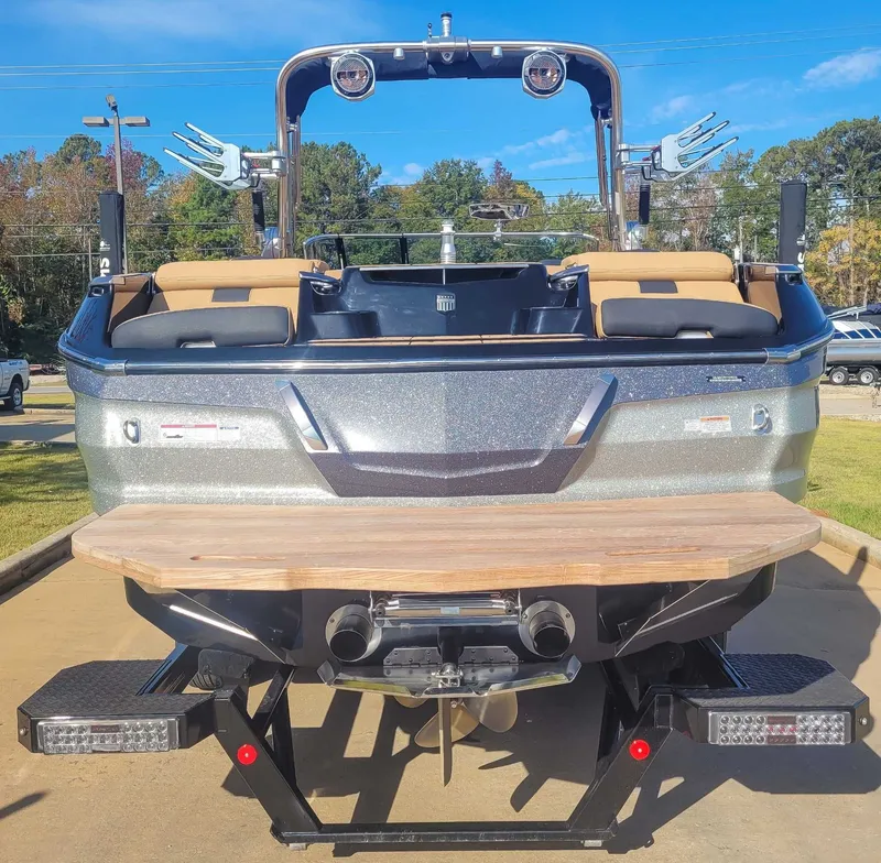 Slide: The Image of MasterCraft X26 2020 - 9