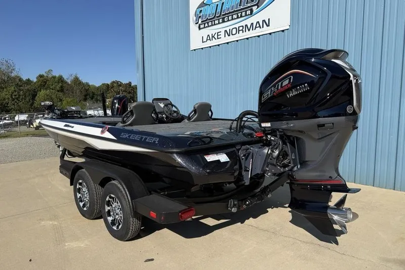 Slide: The Image of 2026 Skeeter ZXR20 SE boat with Yamaha engine at Lake Norman dealership. - 10