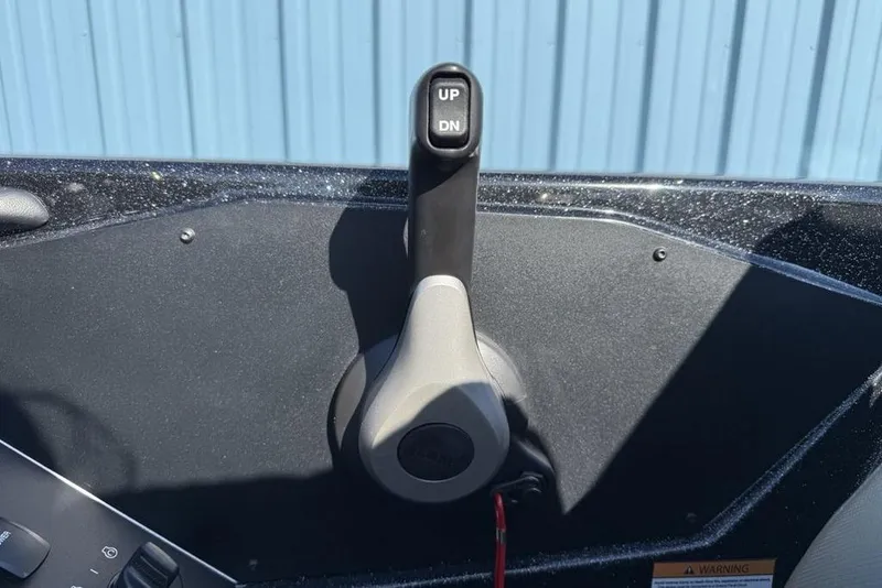 Slide: The Image of Throttle control lever on 2026 Skeeter ZXR20 SE boat dashboard. - 23